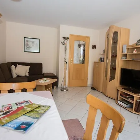 Apartment Gaestehaus Resi *